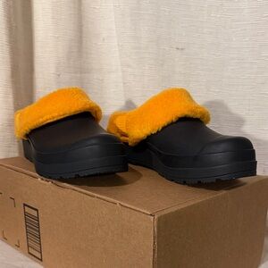 Hunter Dark Brown Clogs with Orange Sherpa Insulated Trim Lining